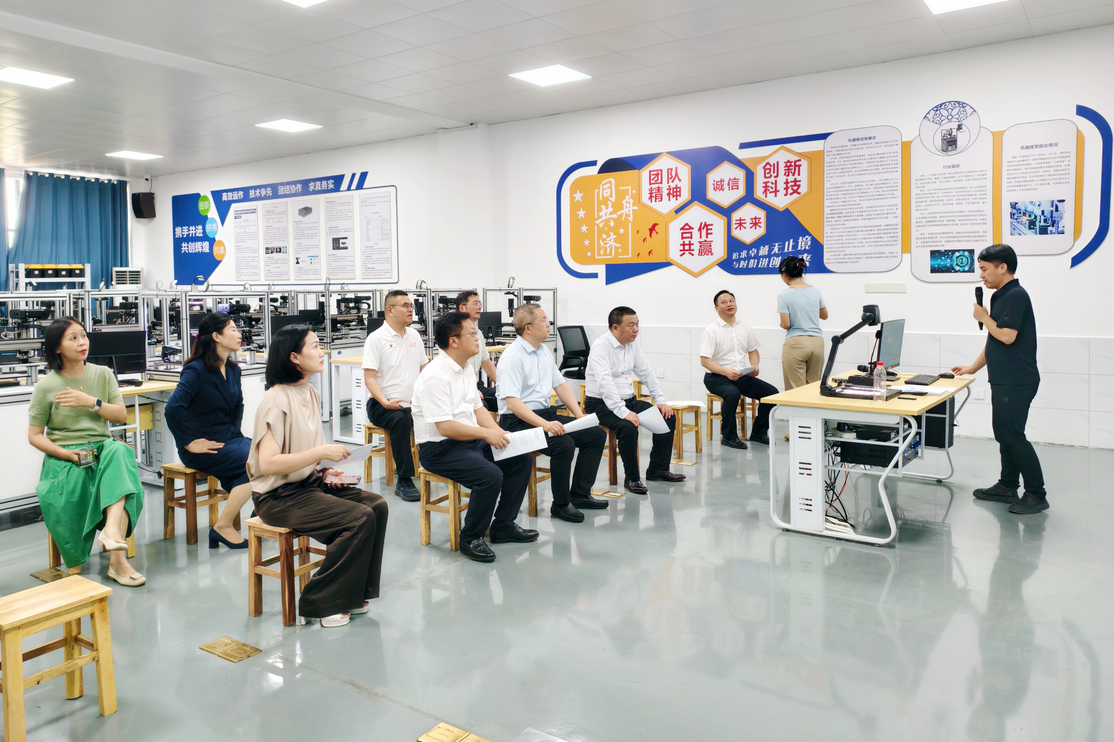 检查组了解科技成果转化实践情况