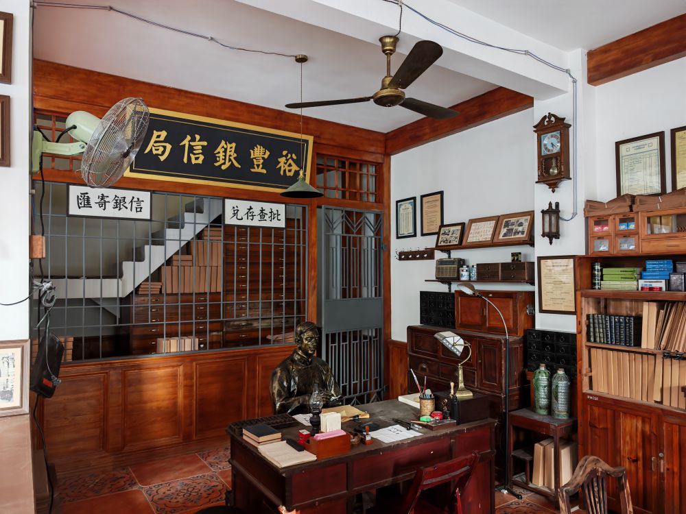 这是8月6日拍摄的汕头小公园内按照历史场景打造的银信局。新华社记者 詹奕嘉 摄 这是8月6日拍摄的汕头小公园内按照历史场景打造的银信局。新华社记者 詹奕嘉 摄