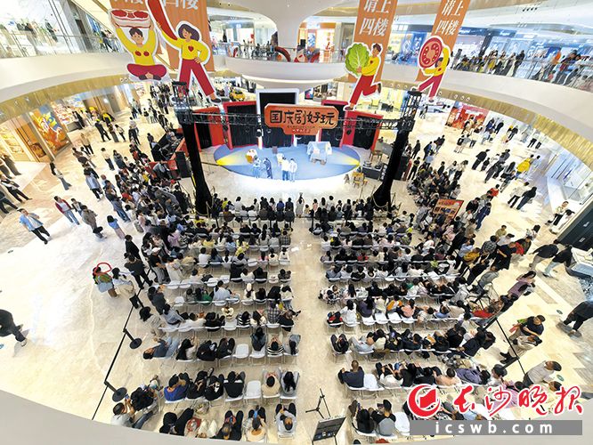 湖南省话剧院携两大好戏亮相步步高星城天地商业中心。湖南省话剧院 供图